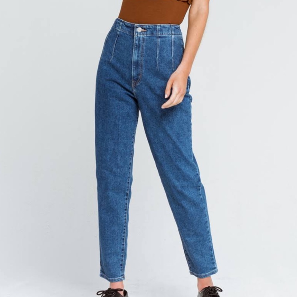 Levi’s Hollywood High Waisted Taper Jeans